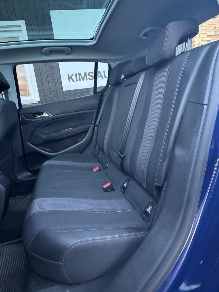 Peugeot 308 1,2 e-THP 130 Allure Sky 5d