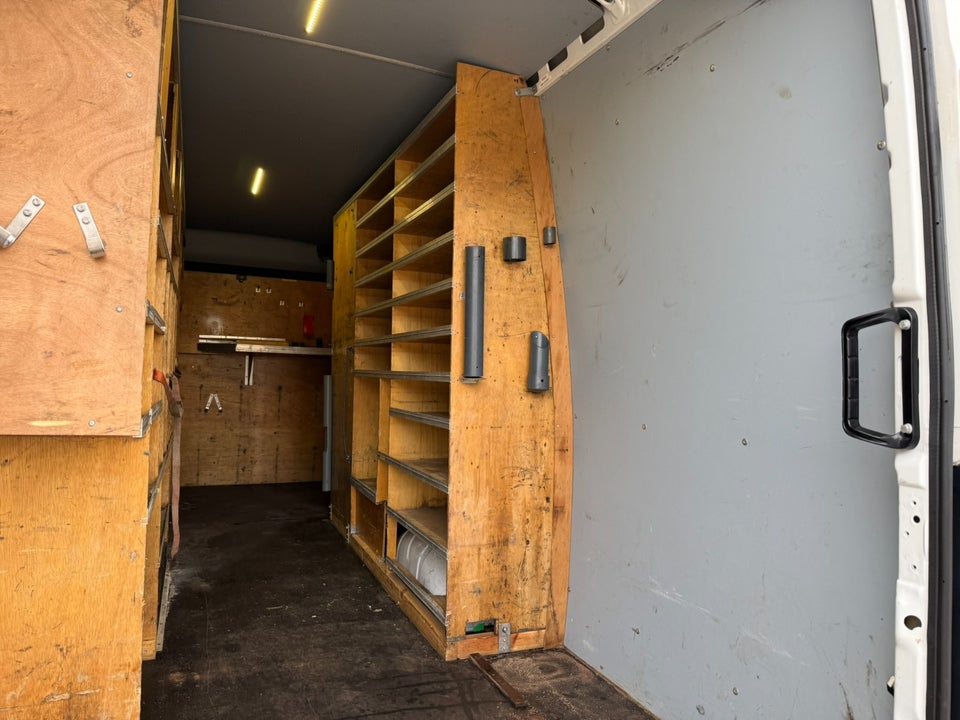 Iveco Daily 3,0 35C21 19,6m³ Van AG8