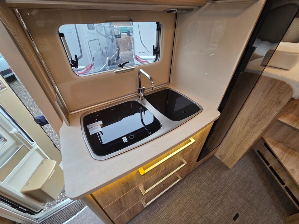 Euramobil T676 EB 2,0 CDi aut. 3d