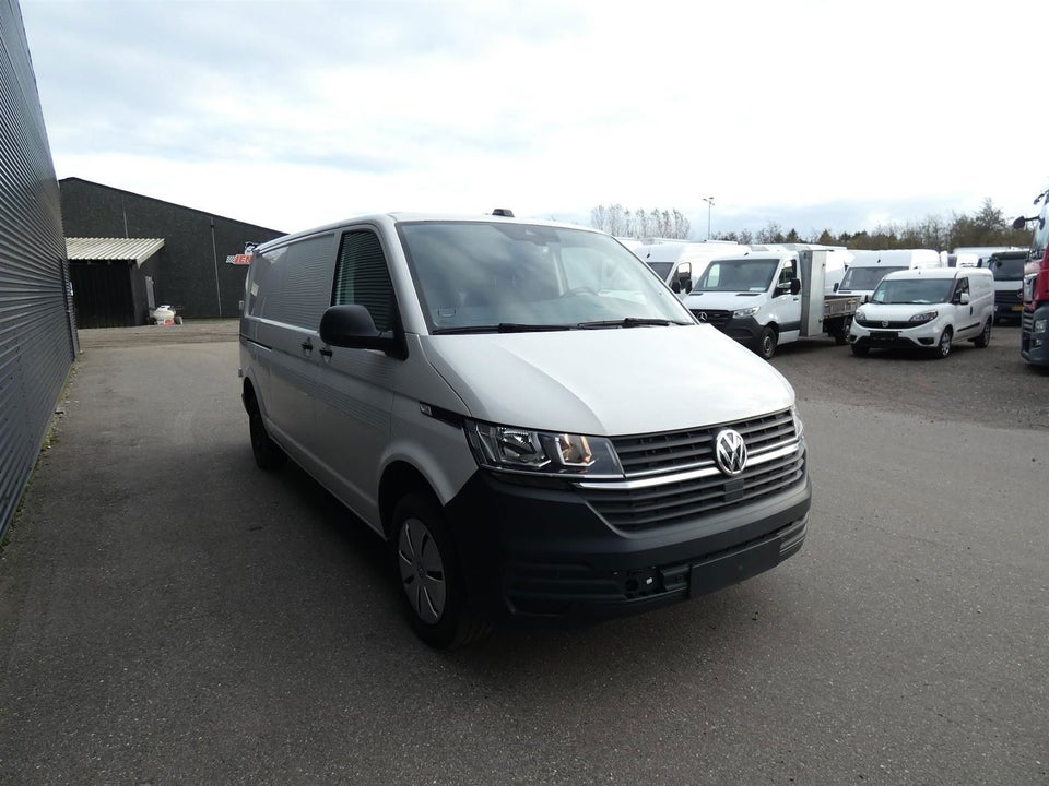 VW Transporter 2,0 TDi 110 Kassevogn lang