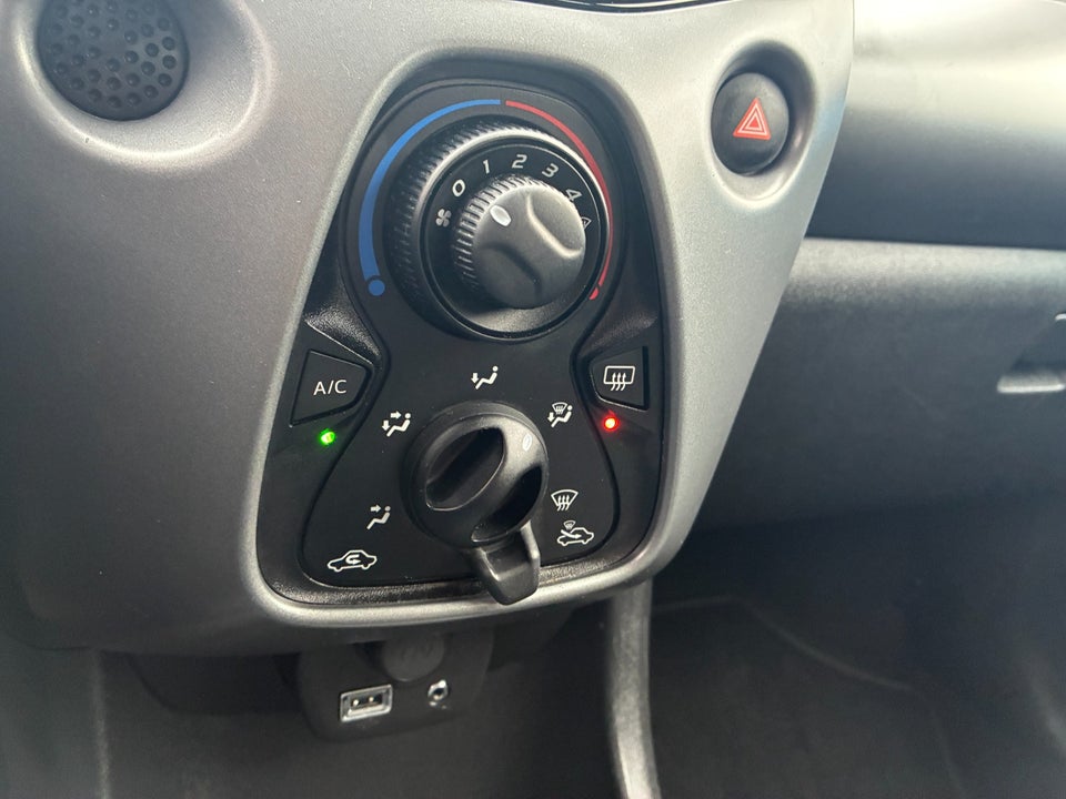 Toyota Aygo 1,0 VVT-i x-plore 5d