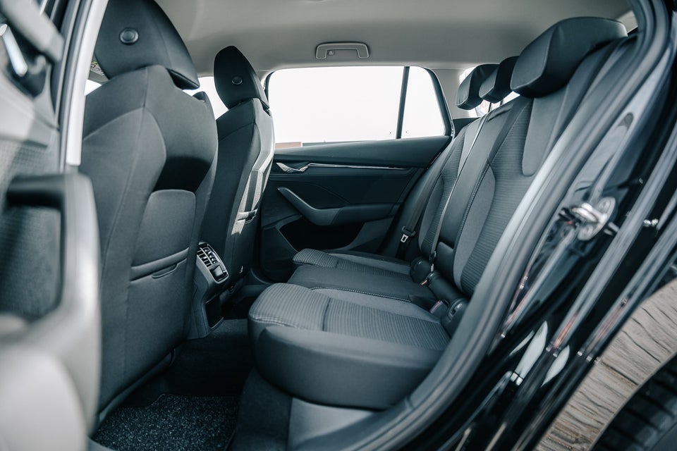 Skoda Octavia 1,4 TSi iV Plus Combi DSG 5d