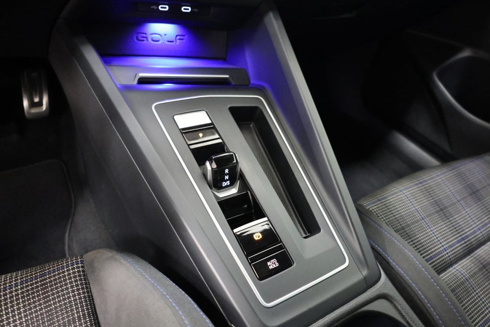 VW Golf VIII 1,4 GTE DSG 5d
