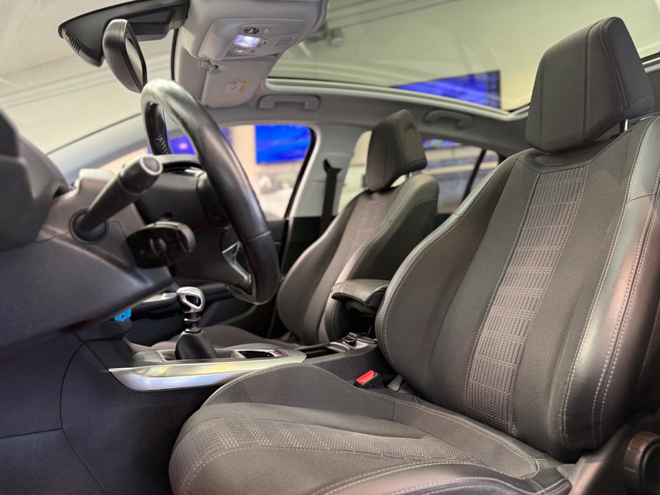 Peugeot 308 1,5 BlueHDi 130 Allure Sky 5d