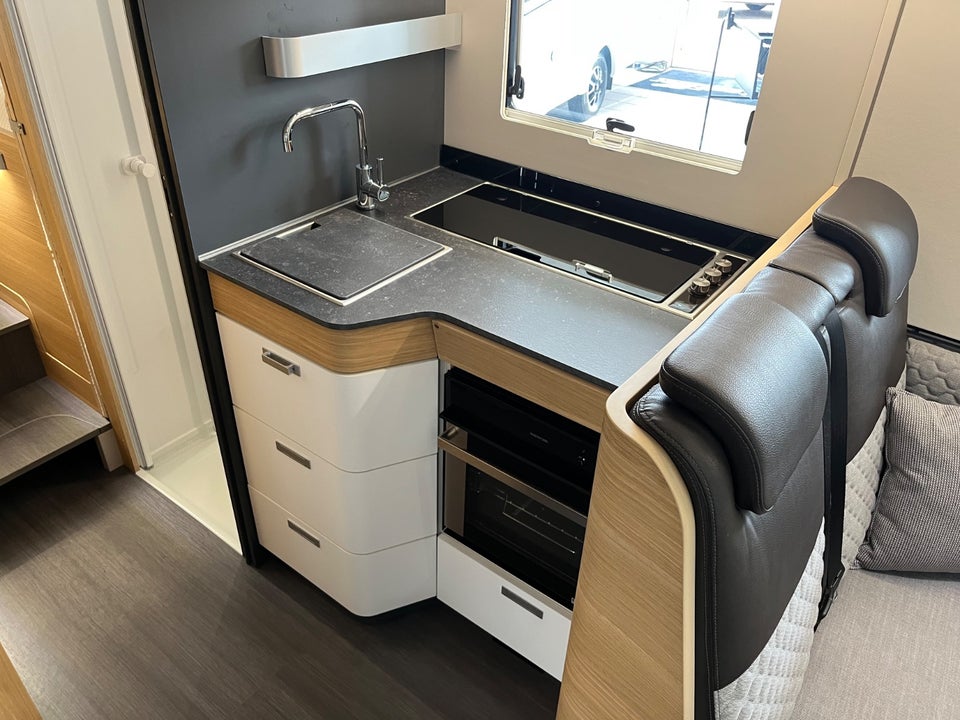 Fiat Adria 2,3 Coral Plus 670 SLT aut. 3d