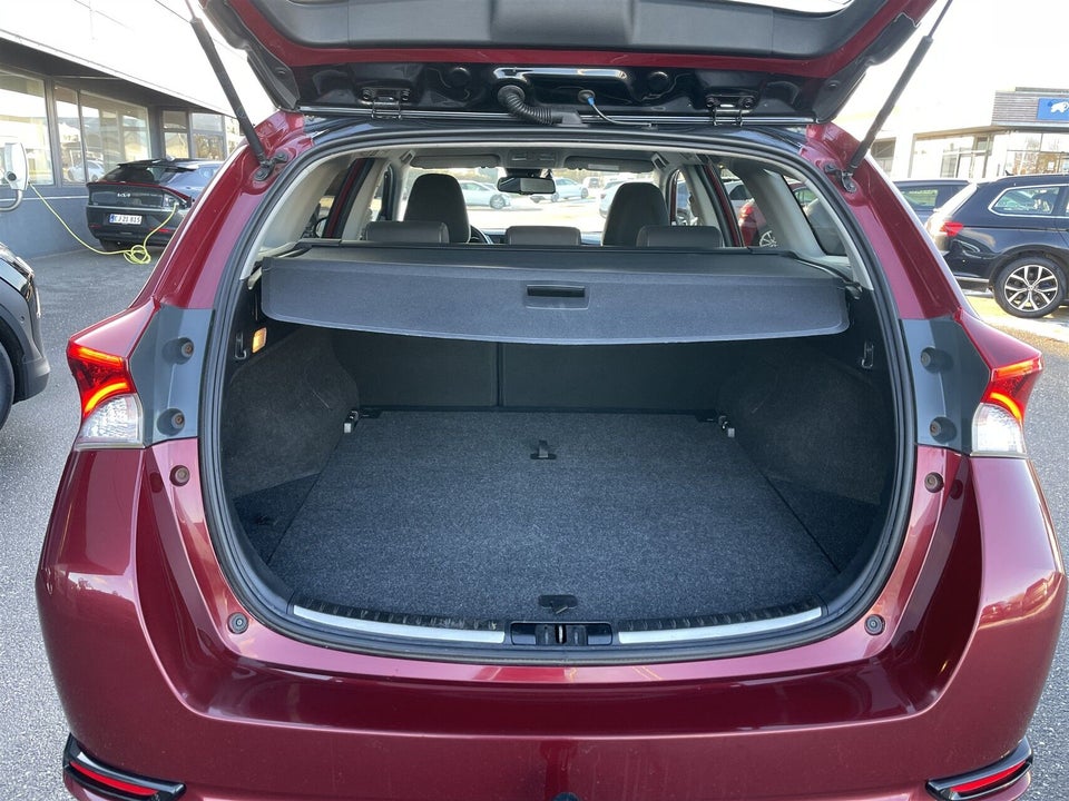 Toyota Auris 1,8 Hybrid H2 Selected Touring Sports CVT 5d