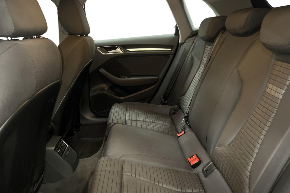 Audi A3 35 TFSi Sport Limited Sportback 5d