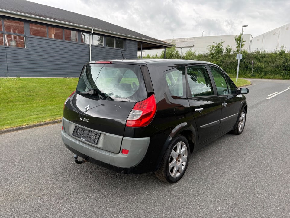 Renault Grand Scenic II 2,0 Dynamique 5d