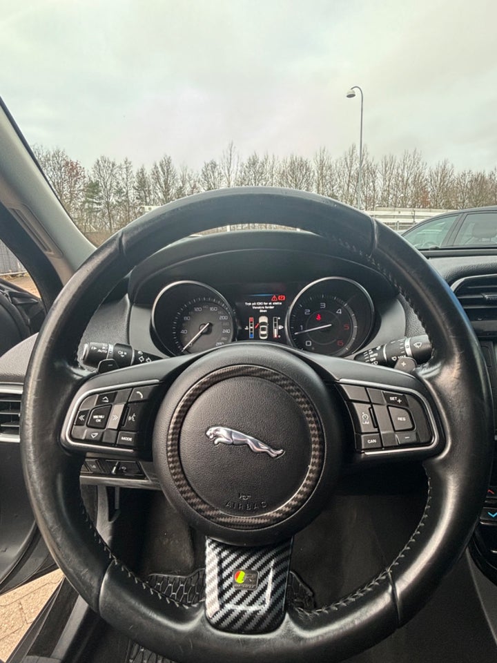 Jaguar XE 2,0 D180 Prestige aut. 4d