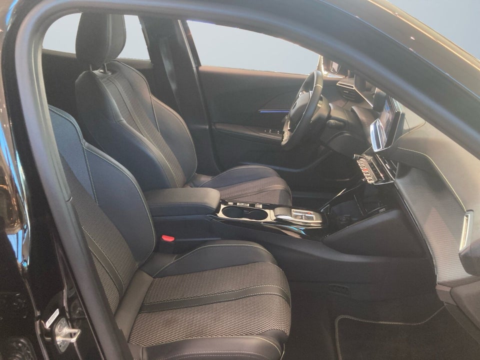 Peugeot e-2008 54 GT 5d