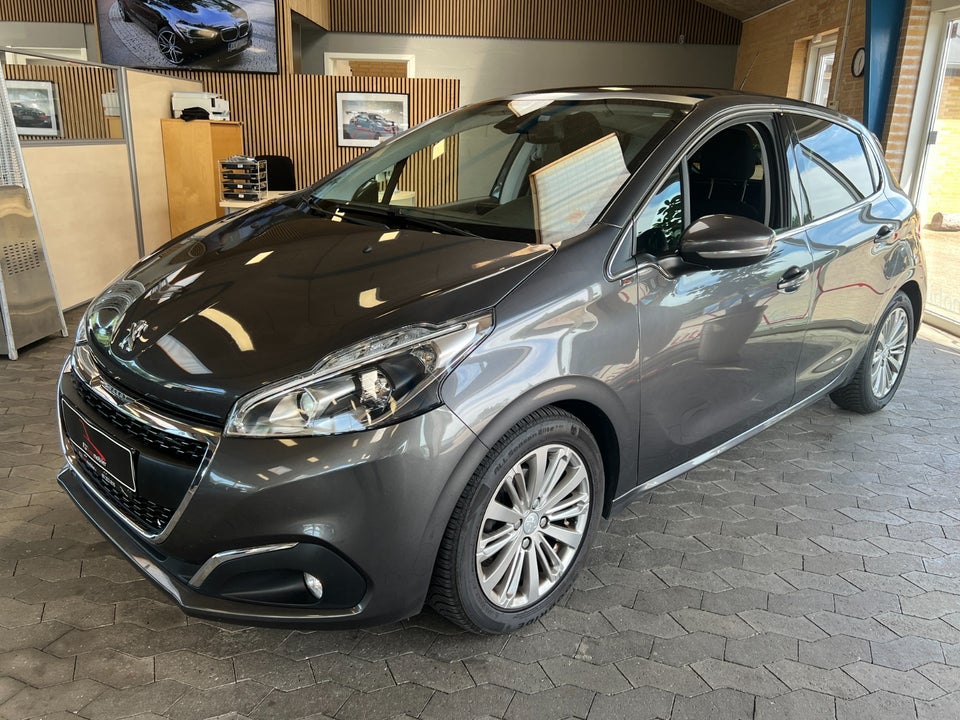 Peugeot 208 1,5 BlueHDi 100 Infinity Sky 5d