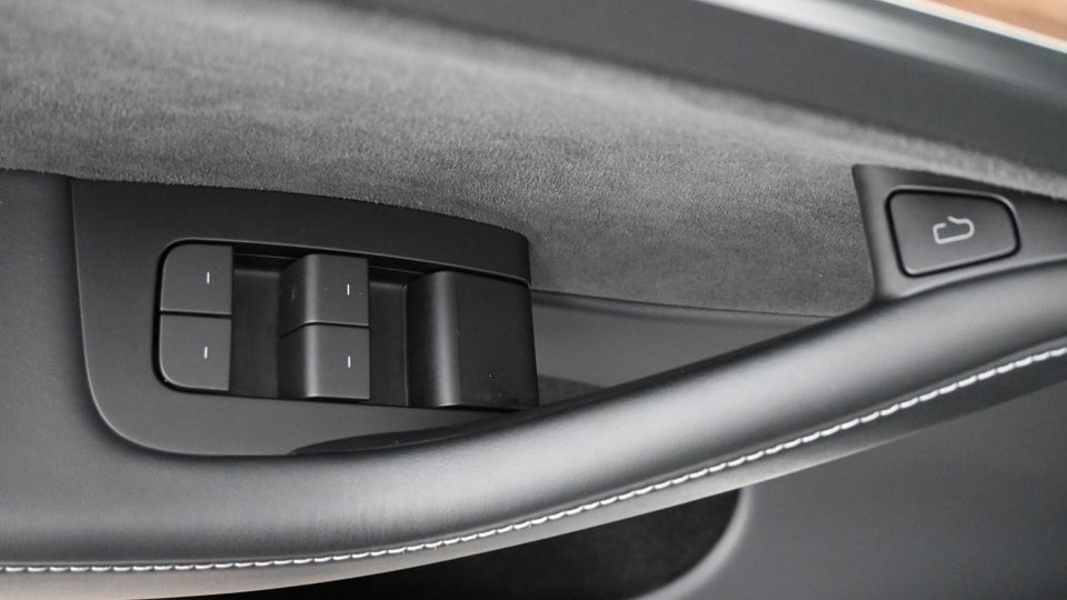 Tesla Model Y Long Range AWD 5d