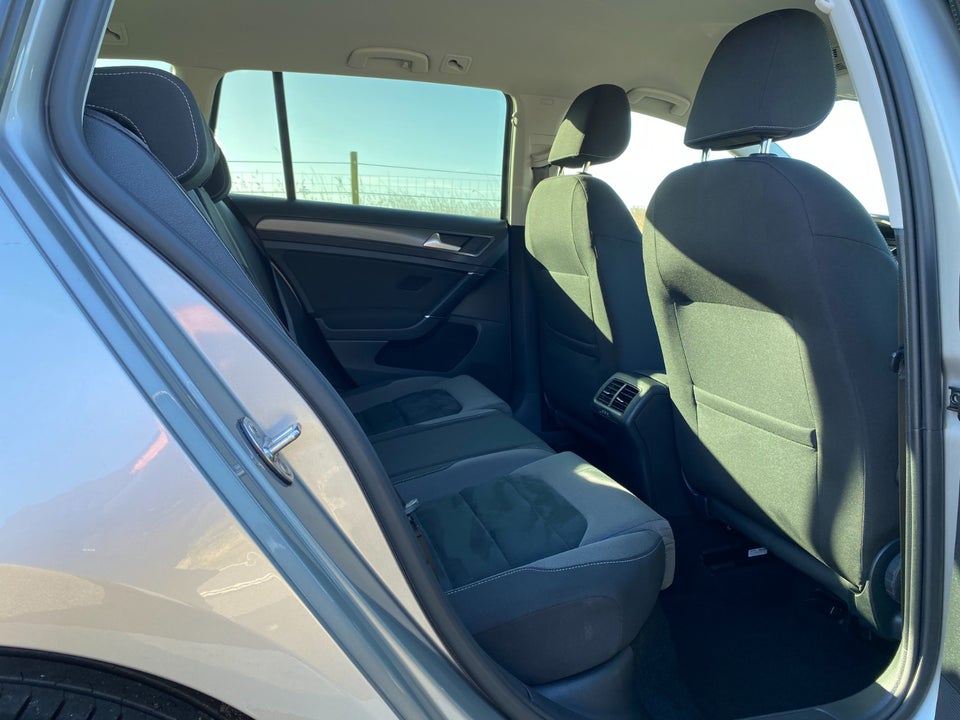 VW Golf VII 1,6 TDi 115 Comfortline Variant DSG 5d