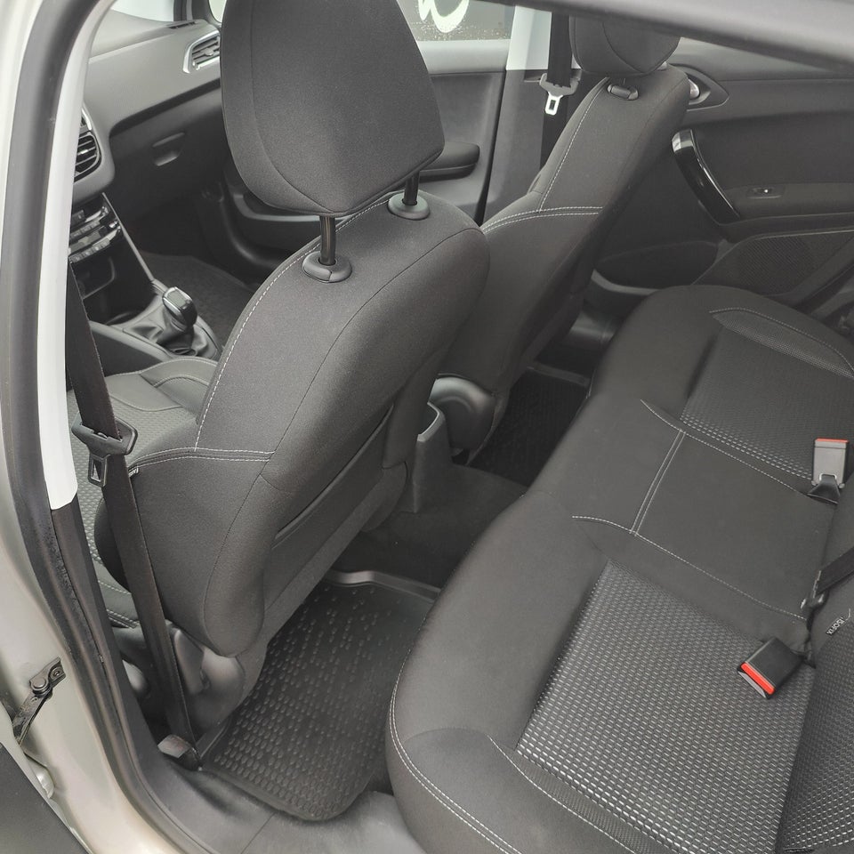 Peugeot 208 1,6 BlueHDi 100 Allure Sky 5d