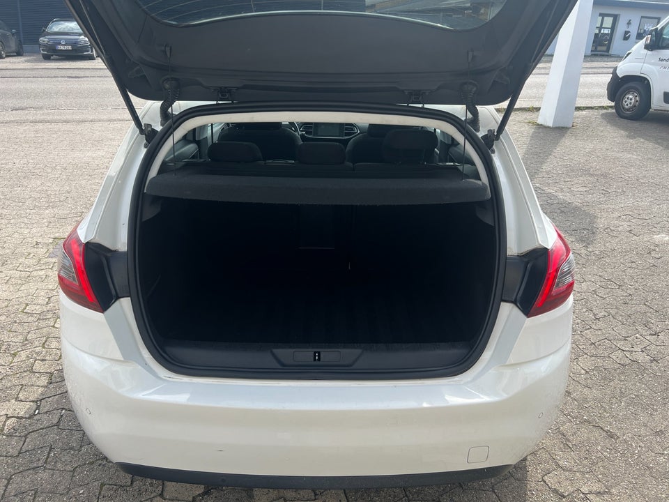 Peugeot 308 1,5 BlueHDi 130 Allure Sky 5d