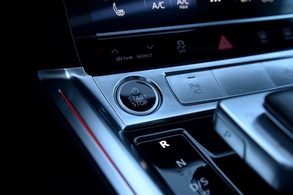 Audi e-tron 55 S-line quattro 5d