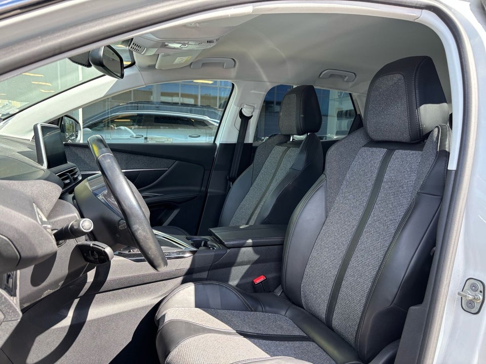 Peugeot 3008 1,2 PureTech 130 Allure 5d