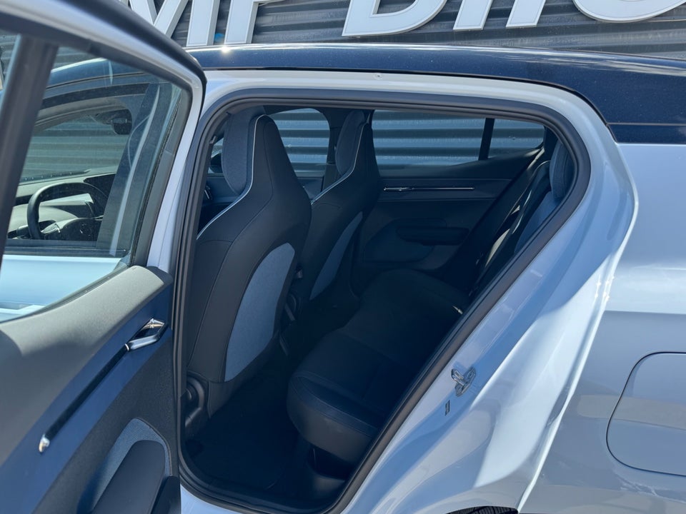 Volvo EX30 Twin Performance Plus 5d