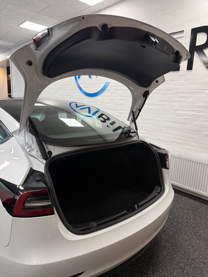 Tesla Model 3 Long Range AWD 4d