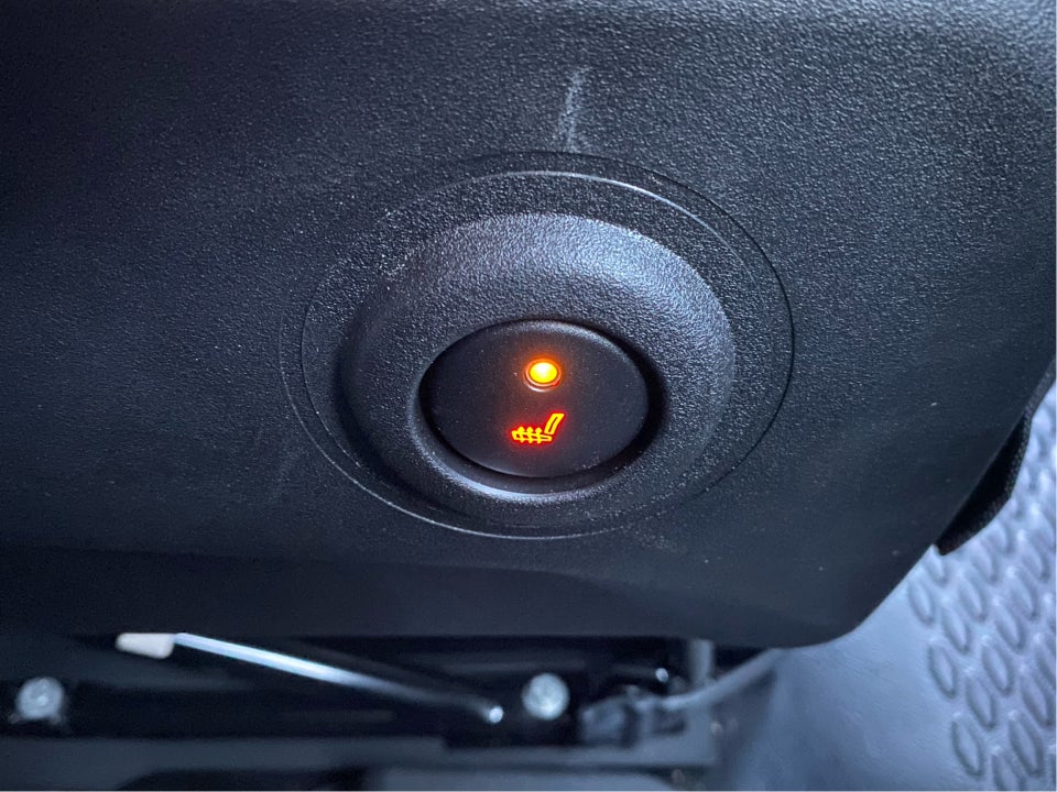 Iveco Daily 3,0 35S18 4100mm Box m/lift AG8