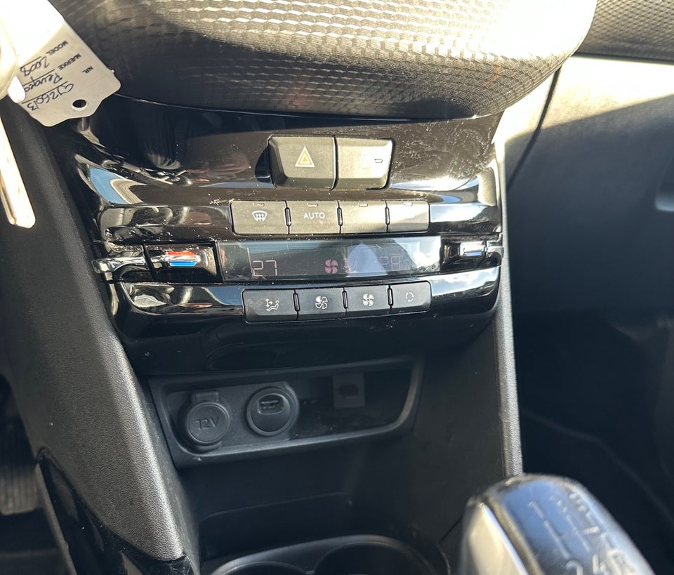 Peugeot 2008 1,2 PureTech 82 Selection Sky 5d