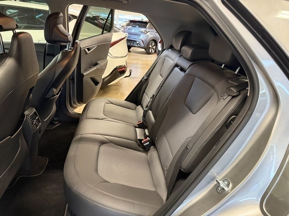 Kia Niro 64 EV Upgrade 5d