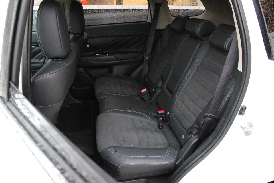 Mitsubishi Outlander 2,4 PHEV Intense CVT 4WD 5d