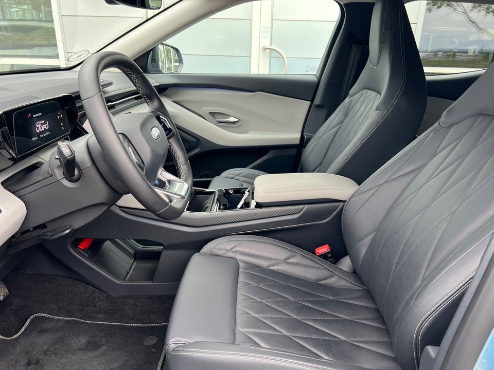 Ford Explorer 82 Premium Extended Range 5d