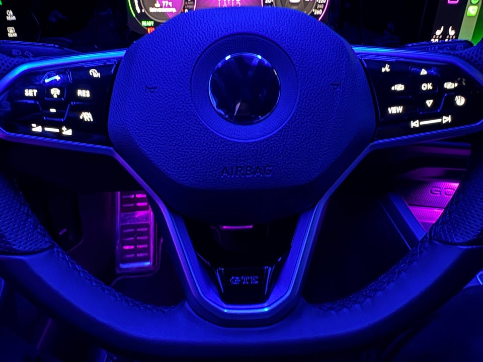 VW Golf VIII 1,4 GTE DSG 5d