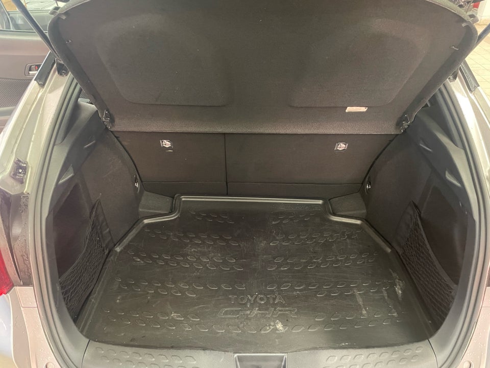 Toyota C-HR 1,8 Hybrid Limited CVT 5d