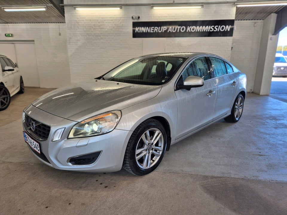Volvo S60 1,6 T4 180 Summum 4d