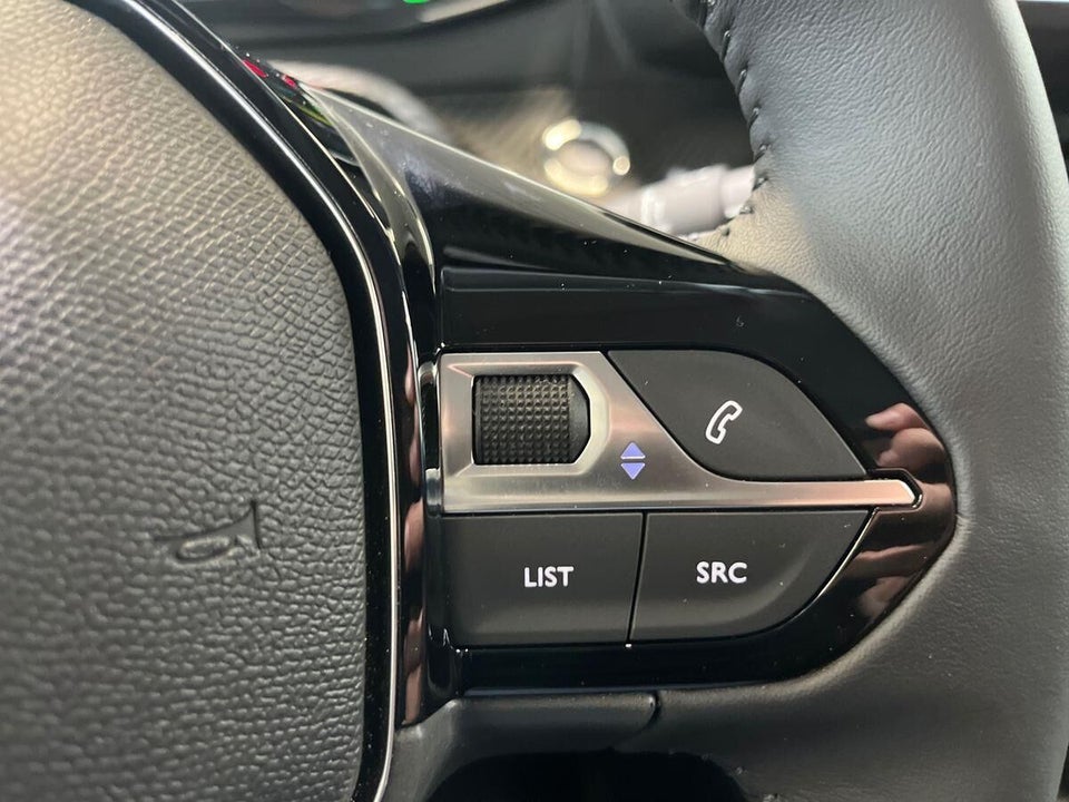 Peugeot e-208 50 Style 5d