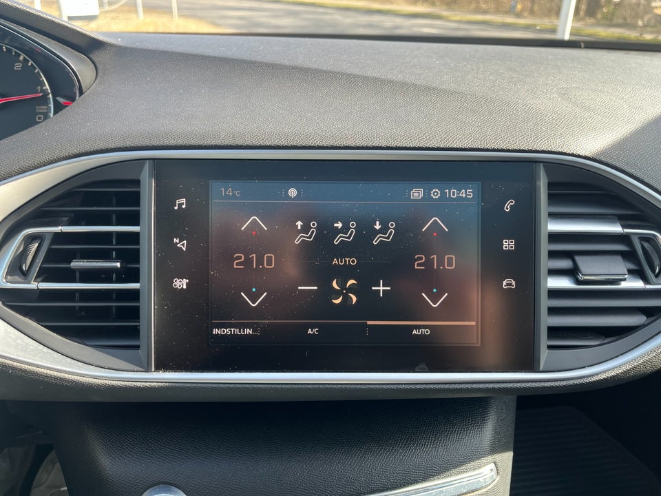 Peugeot 308 1,6 BlueHDi 120 Allure Sky 5d