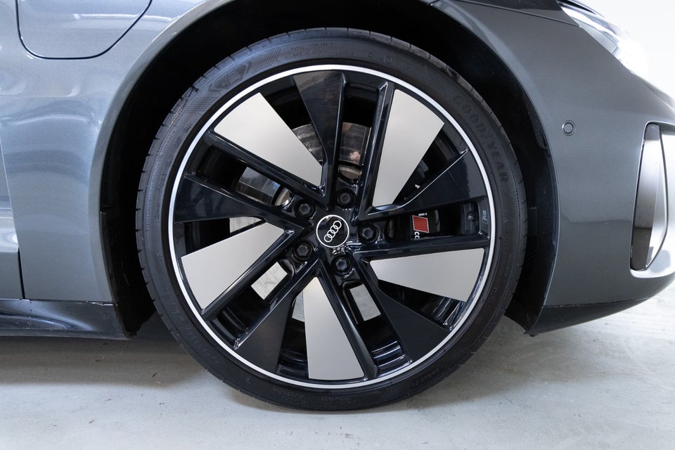 Audi e-tron GT quattro 4d