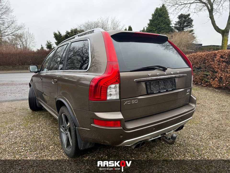 Volvo XC90 2,4 D5 200 Summum aut. AWD 5d