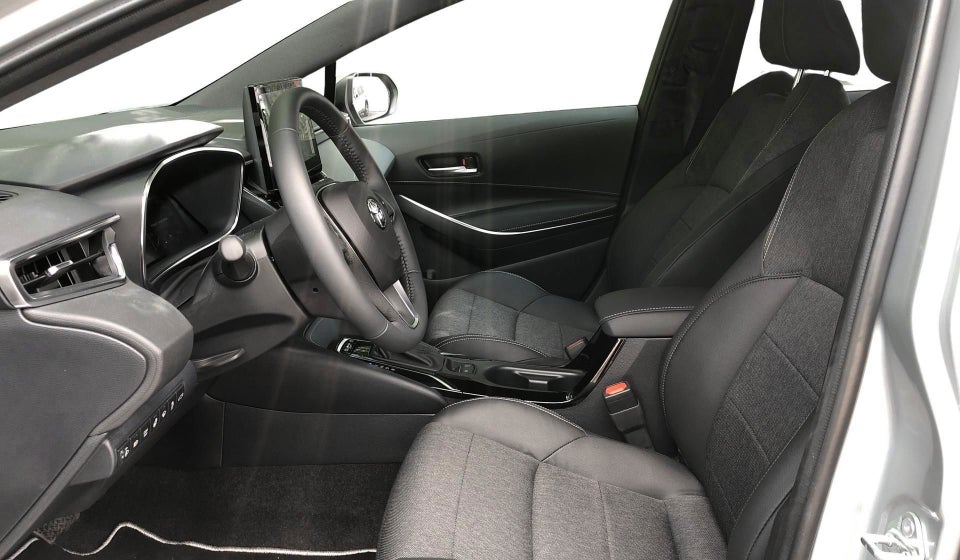 Toyota Corolla 1,8 Hybrid Style Touring Sports e-CVT 5d