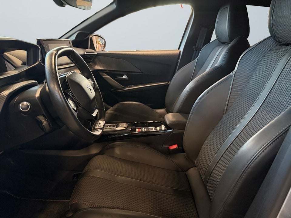 Peugeot e-208 50 GT 5d