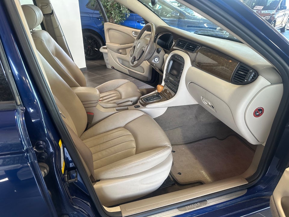 Jaguar X-type 2,5 Deluxe aut. 4d