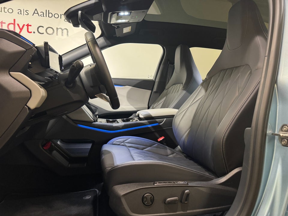 Ford Explorer 84 Premium Extended Range AWD 5d