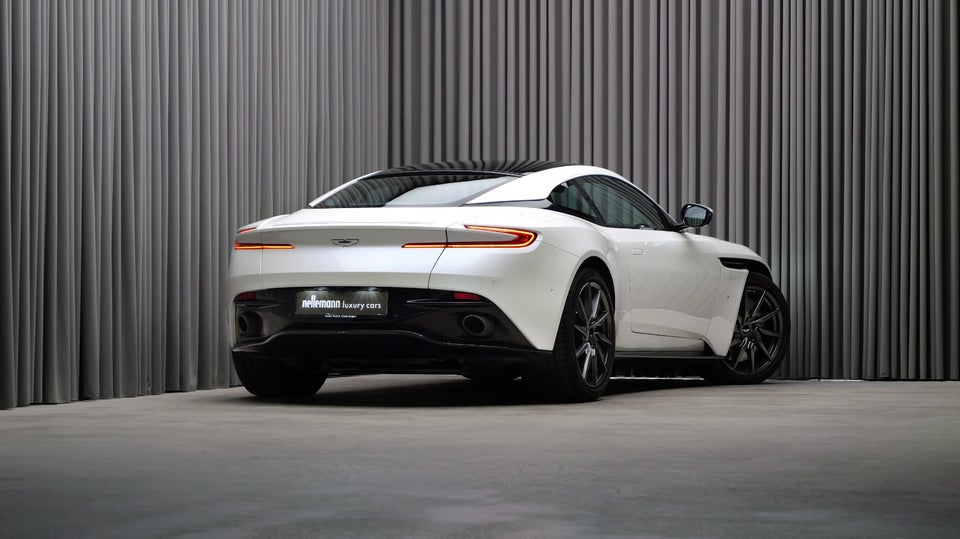 Aston Martin DB11 5,2 V12 Coupé aut. 2d
