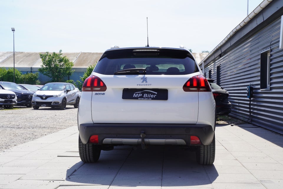 Peugeot 2008 1,2 e-THP 110 Selection Sky 5d
