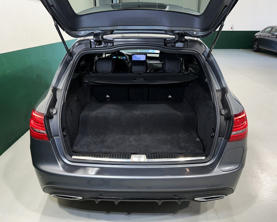 Mercedes C300 de 2,0 AMG Line stc. aut. 5d