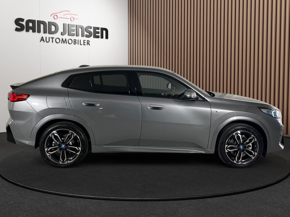 BMW iX2 xDrive30 M-Sport 5d