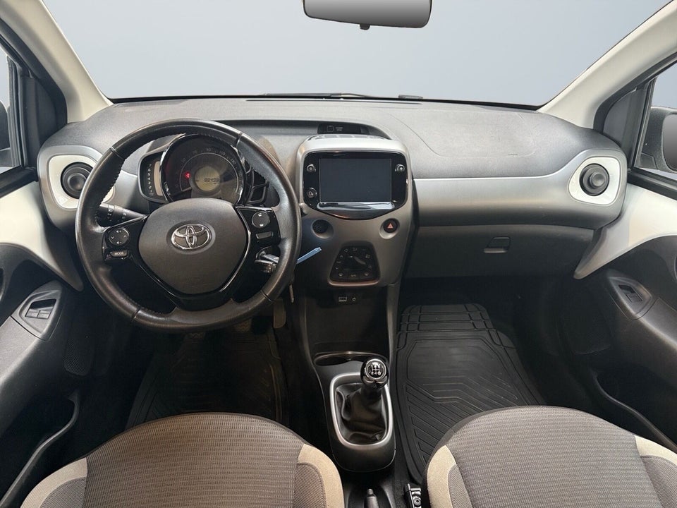 Toyota Aygo 1,0 VVT-i x-press 5d