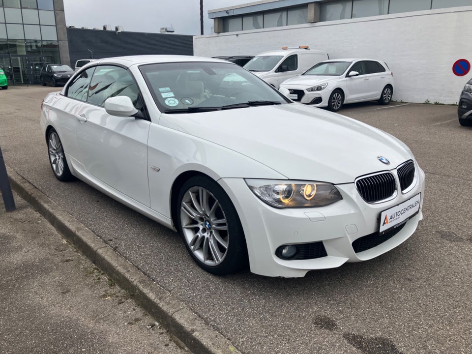 BMW 325i 3,0 Cabriolet aut. 2d