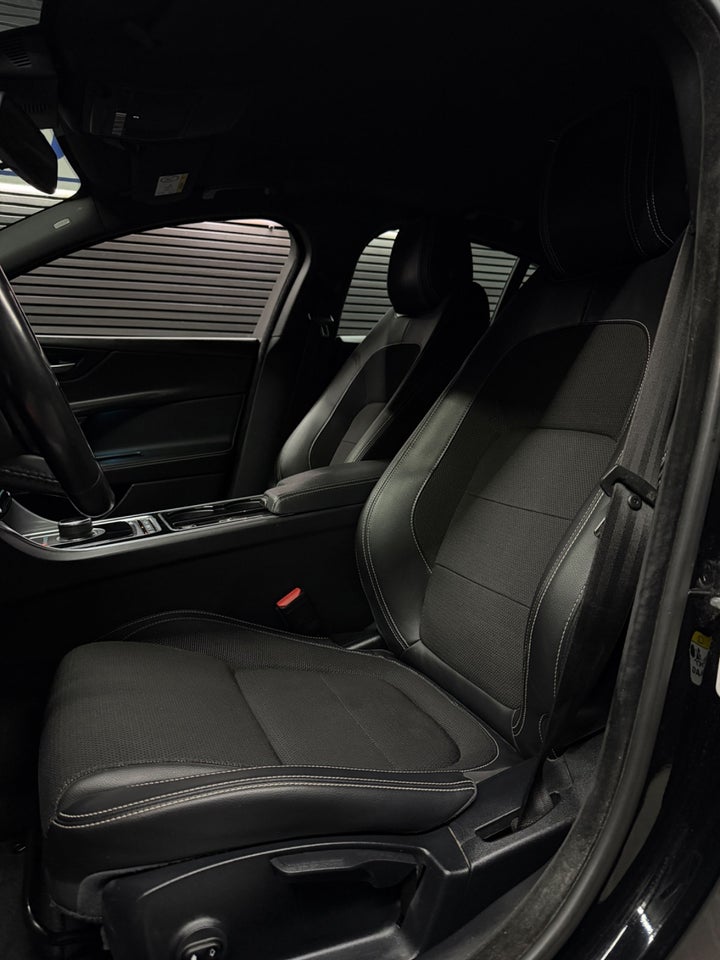 Jaguar XE 2,0 D180 R-Sport aut. 4d