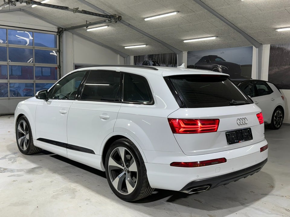 Audi Q7 3,0 TDi 272 S-line quattro Tiptr. 7prs 5d