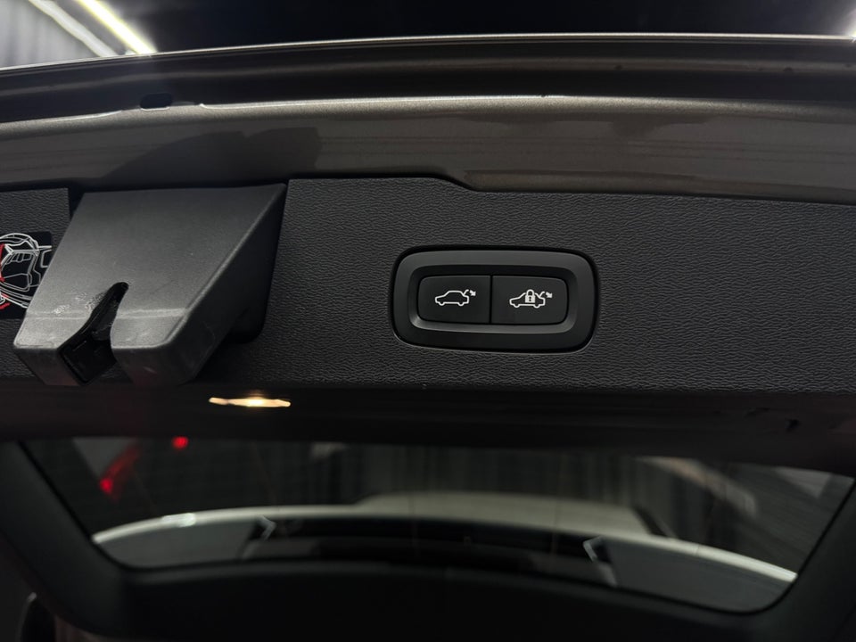 Volvo V60 2,0 T6 ReCharge R-Design aut. AWD 5d