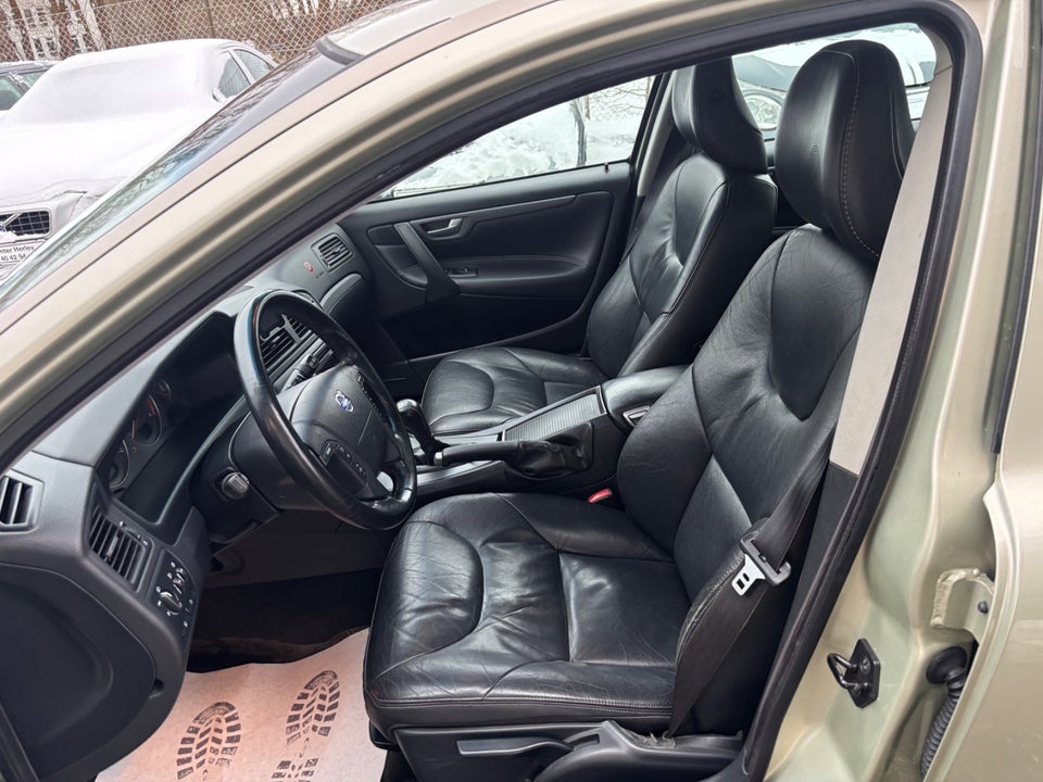 Volvo V70 2,4 170 Momentum 5d