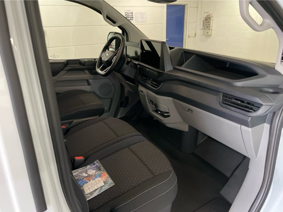 Ford E-Transit Custom 320L 64 Trend